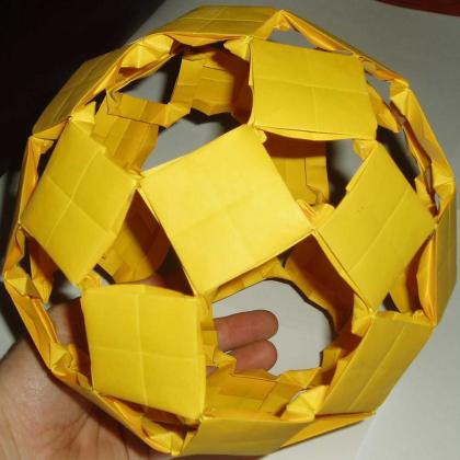 Rhombicosidodecahedron - 30 corners connected squares