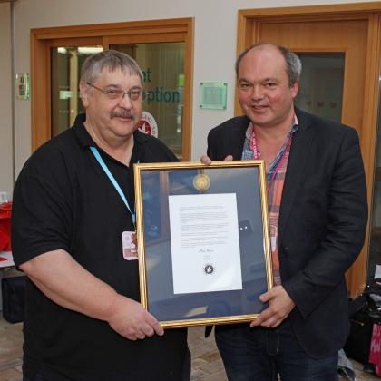 Max Hulme presents Sidney French medal to Mark Bolitho photo Robin Macey
